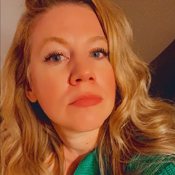 Meet your Posher, Rhiannon - Picture 2 of 6